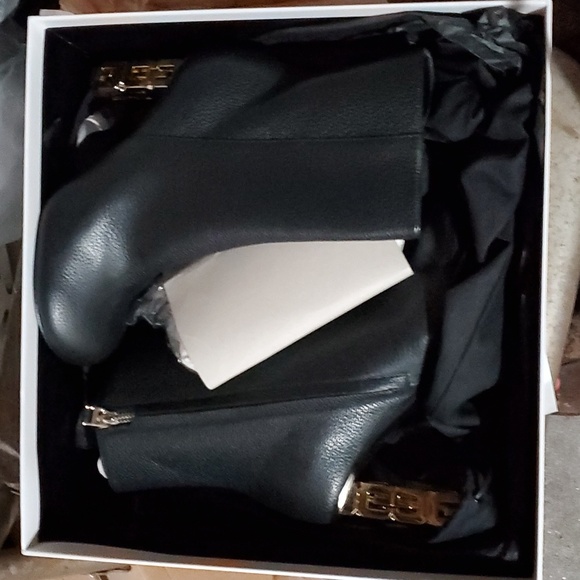 NIB $1195 Givenchy G chain leather boots - Picture 2 of 5